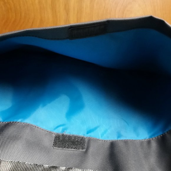 Incase Gray Laptop/Tablet Shoulder Bag - Picture 4 of 7